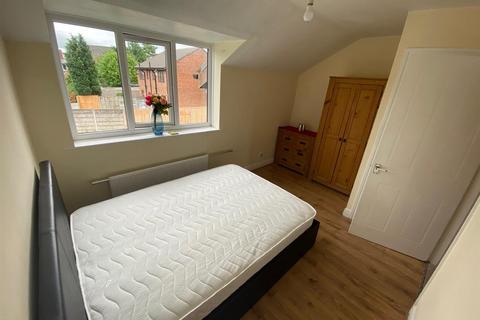 2 bedroom house to rent, Plattbrook Close, Fallowfield, Manchester