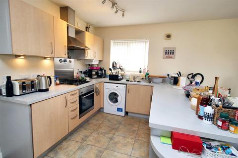 2 bedroom flat for sale, Hassocks Close, Beeston