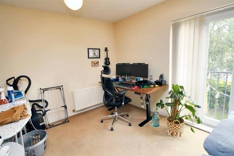 2 bedroom flat for sale, Hassocks Close, Beeston