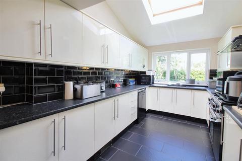 2 Burnham Road, Westcott, Aylesbury, HP18 0PL