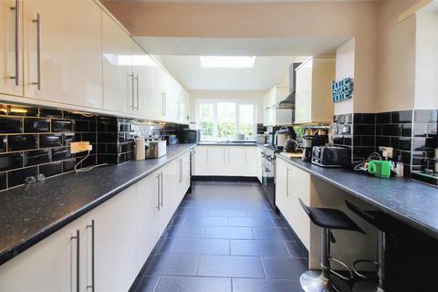 2 Burnham Road, Westcott, Aylesbury, HP18 0PL
