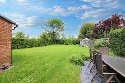 2 Burnham Road, Westcott, Aylesbury, HP18 0PL