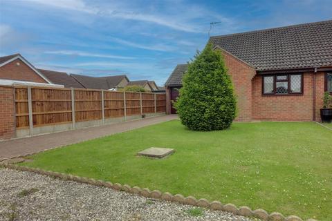 2 bedroom bungalow for sale, Stallards Crescent, Kirby Cross CO13