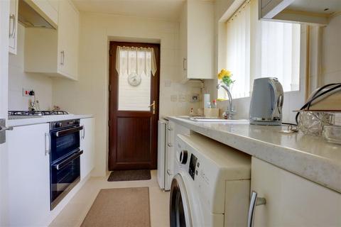 2 bedroom bungalow for sale, Stallards Crescent, Kirby Cross CO13