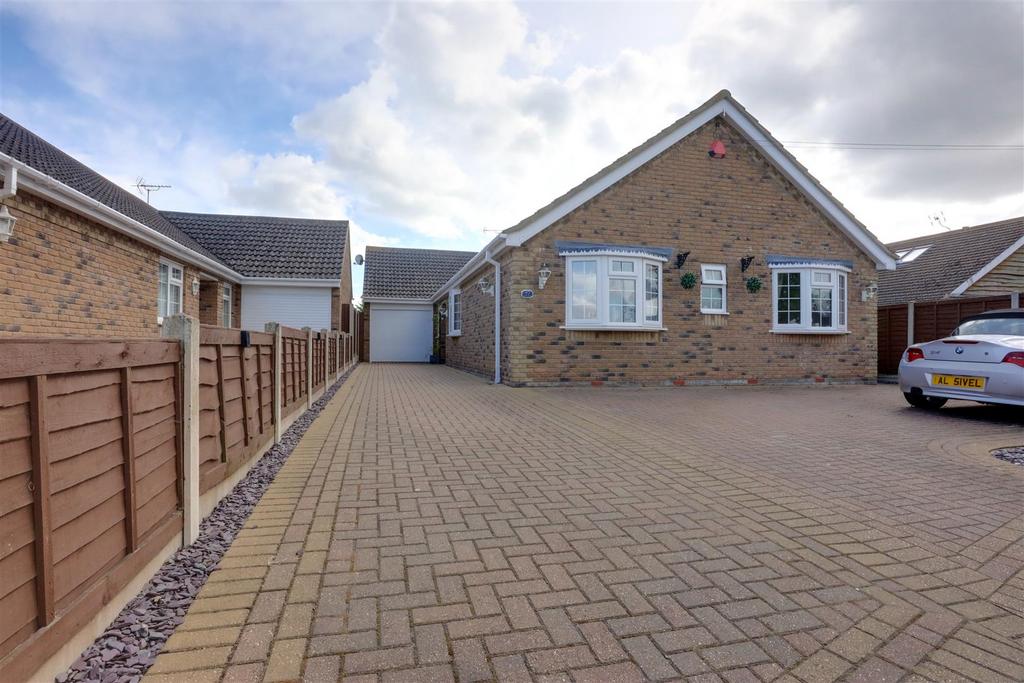 Gorse Lane, ClactonOnSea CO15 3 bed bungalow for sale £425,000