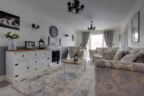 3 bedroom bungalow for sale, Gorse Lane, Clacton-On-Sea CO15