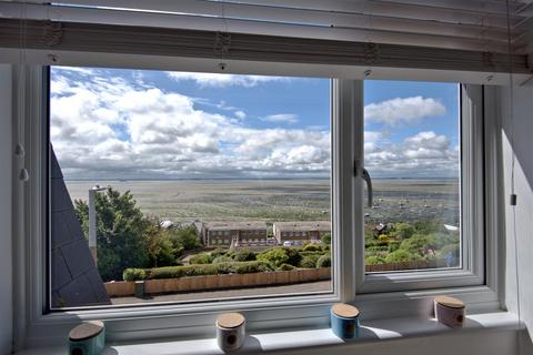 1 bedroom flat for sale, Grand Parade, Leigh-On-Sea SS9