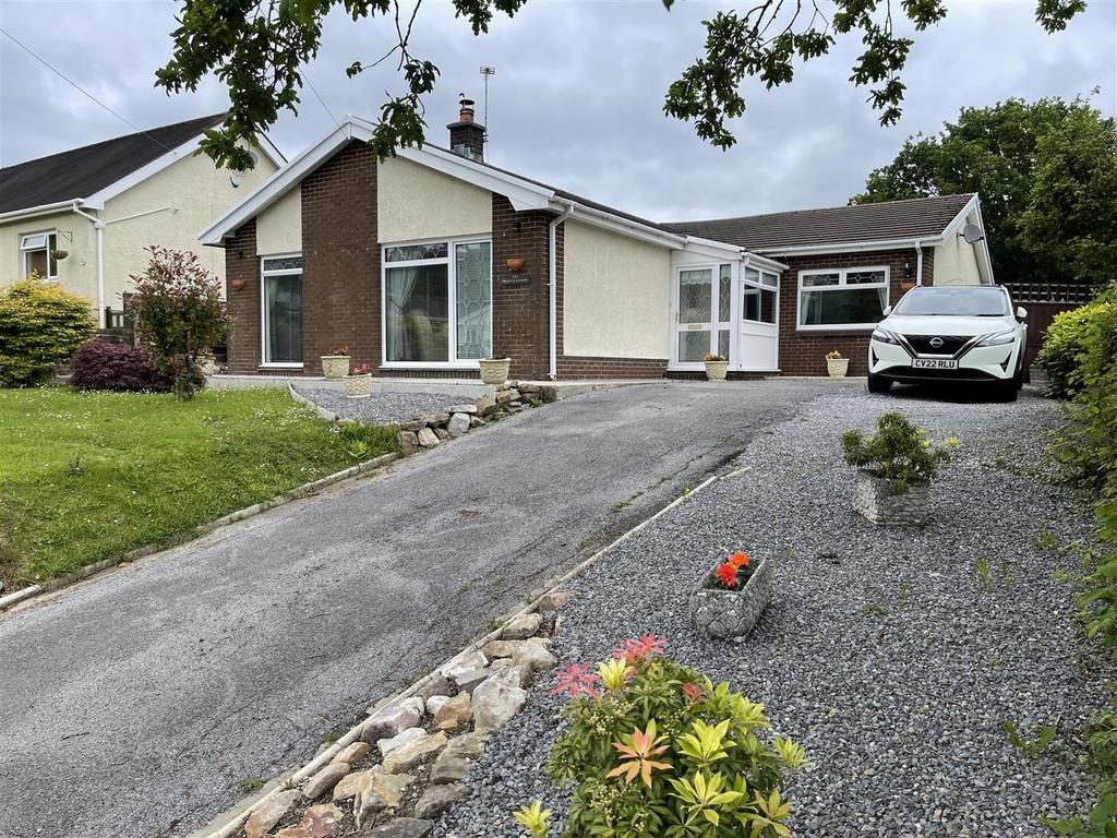 Hendre Road, Capel Hendre, Ammanford 4 bed detached bungalow for sale