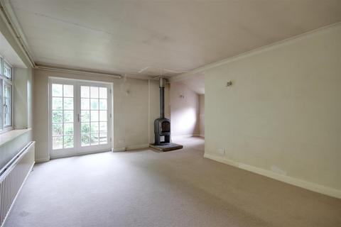 3 bedroom cottage for sale, Beverley Road, Riplingham
