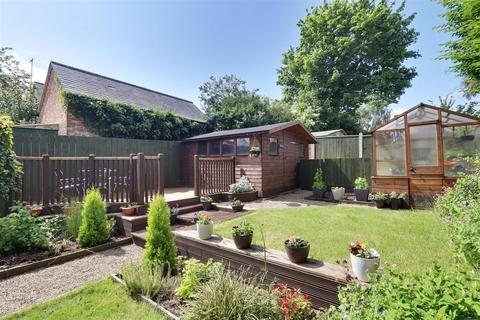 3 bedroom semi-detached house for sale, Hillcrest Avenue, Hessle