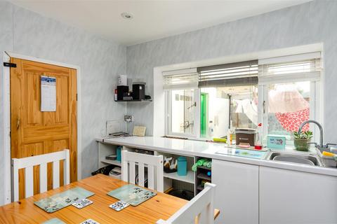 3 bedroom semi-detached house for sale, Kirkfield Road, WITHERNSEA