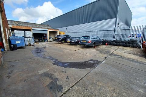 Industrial unit to rent, Holmethorpe Industrial Estate, Redhill RH1