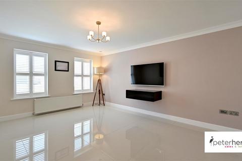 5 Oak Tree Drive, New Silksworth, Sunderland, SR3 2AE