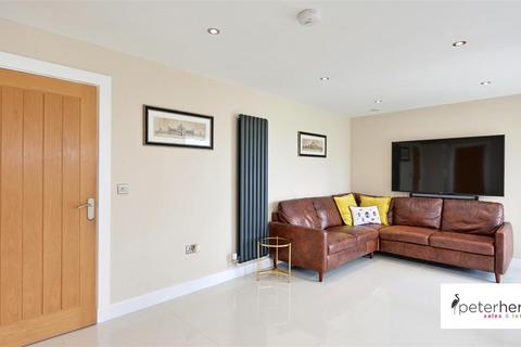5 Oak Tree Drive, New Silksworth, Sunderland, SR3 2AE