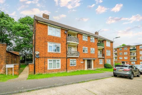 14 Priory Close, London, E18 2QT