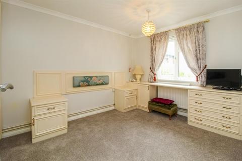 2 bedroom ground floor flat for sale, Sandal Hall Mews, Wakefield WF2