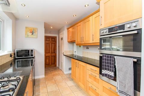 3 bedroom house for sale, Longlands Close, Ossett WF5