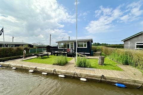 2 bedroom detached bungalow for sale, North West Riverbank, Potter Heigham NR29