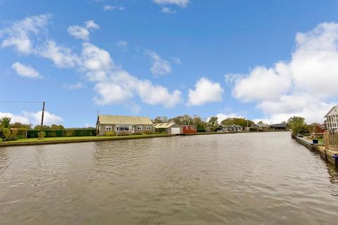 2 bedroom detached bungalow for sale, North West Riverbank, Potter Heigham NR29