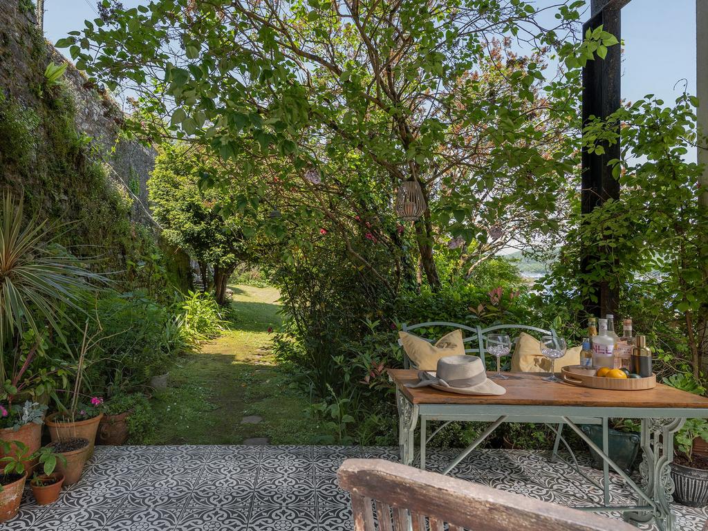 Courtyard area - Woodend, Above Town, Dartmouth