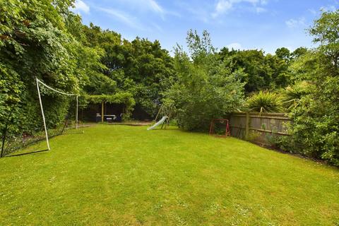 4 bedroom semi-detached house for sale, Hangleton Manor Close, Hove, BN3 8AJ