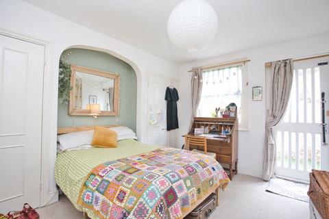 Basement Flat, 10 Connaught Road, Folkestone, CT20 1DA