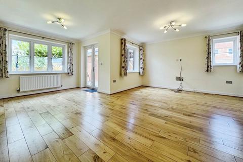 3 bedroom detached house to rent, Culver Grove, Wokingham RG40