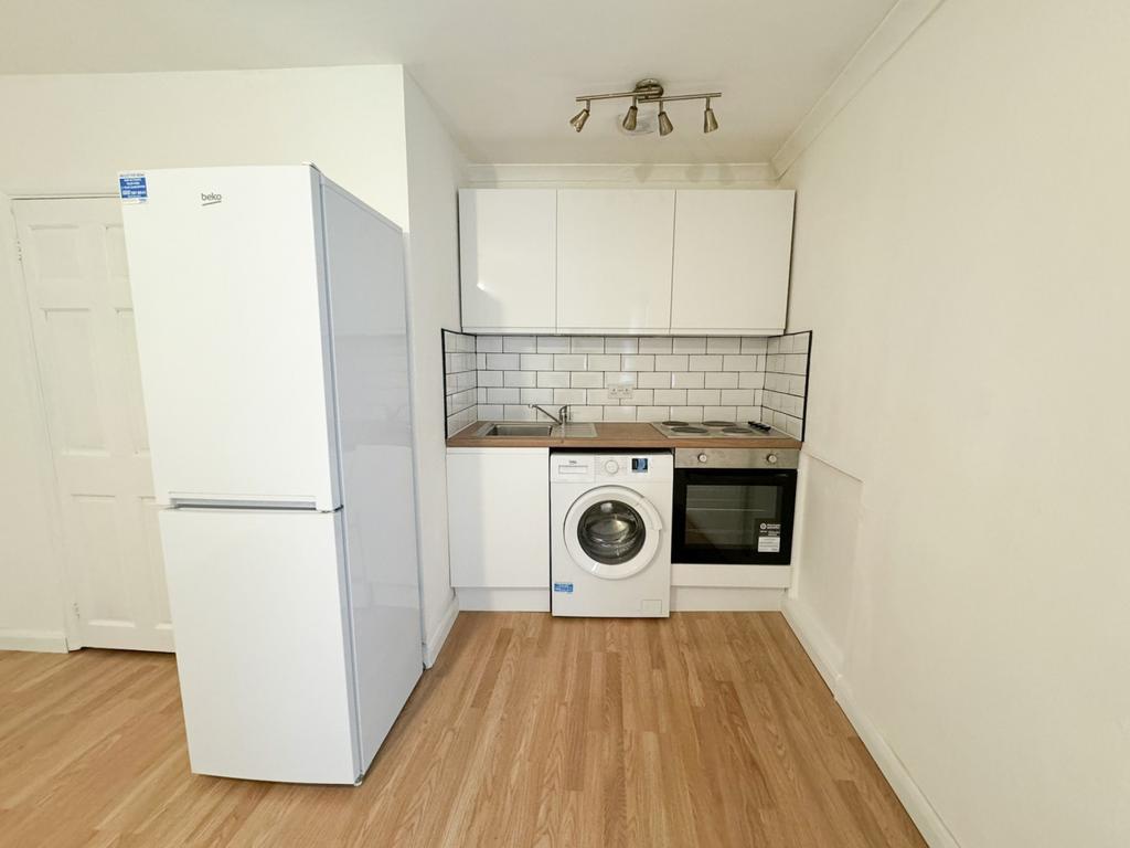 High Road Leyton, Leyton, London, E10 Studio £1,000 pcm (£231 pw)