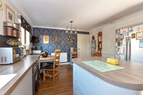 95 Downsview, Sandown, PO36 9NY