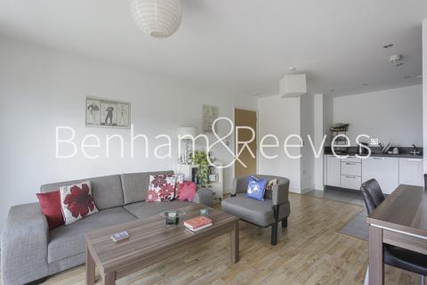1 bedroom apartment to rent, Montreal House, Surrey Quays Road SE16