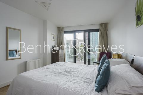 1 bedroom apartment to rent, Montreal House, Surrey Quays Road SE16