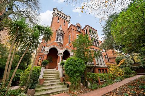 4 bedroom flat to rent, Fitzjohns Avenue, London, NW3