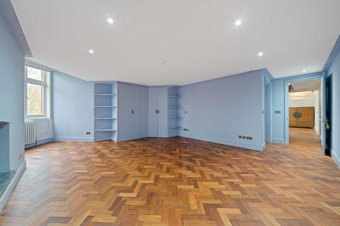 4 bedroom flat to rent, Fitzjohns Avenue, London, NW3