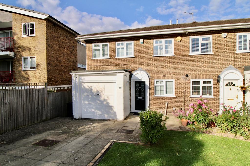 Cumberland Road, Bromley, BR2 4 bed end of terrace house for sale £