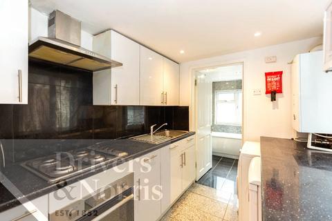 4 bedroom terraced house to rent, Mitford Road, Archway, London, N19