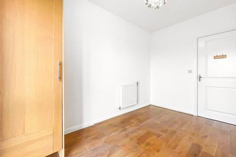 2 bedroom flat for sale, Sterling Road, Bexleyheath, DA7