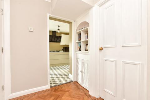 20 Dewlands, Godstone, RH9 8BS
