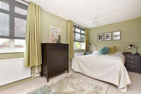20 Dewlands, Godstone, RH9 8BS