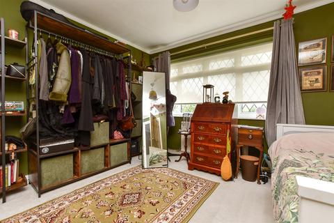 20 Dewlands, Godstone, RH9 8BS