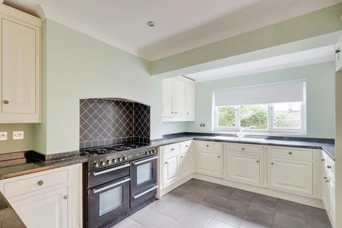 4 bedroom detached house for sale, The Spinneys, Leigh-on-sea, SS9