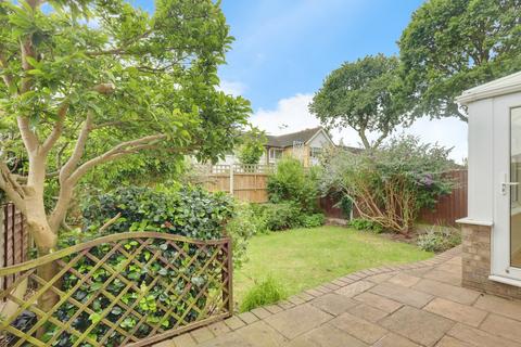 4 bedroom detached house for sale, The Spinneys, Leigh-on-sea, SS9
