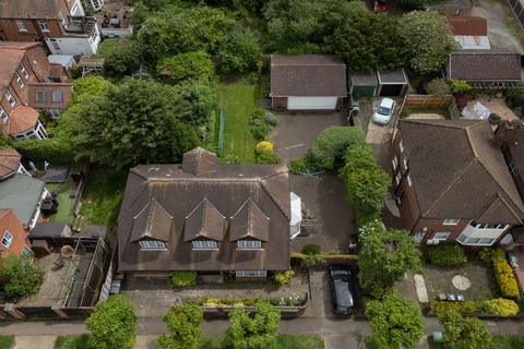 3 bedroom detached house for sale, Farnley Road, Chingford