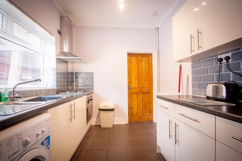 4 bedroom terraced house to rent, Highgrove Road, Stoke-on-Trent, Staffordshire