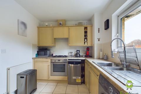 2 bedroom flat for sale, Lillymill Chine, Chineham, Basingstoke, Hampshire, RG24