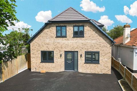 4 bedroom detached house for sale, Rectory Gardens, Basildon, Essex, SS13