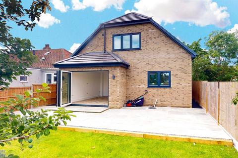 4 bedroom detached house for sale, Rectory Gardens, Basildon, Essex, SS13