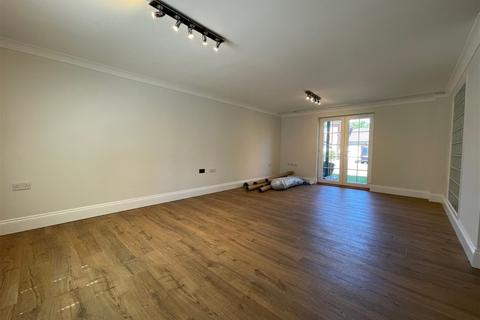 2 bedroom apartment to rent, Old College Road, Newbury RG14