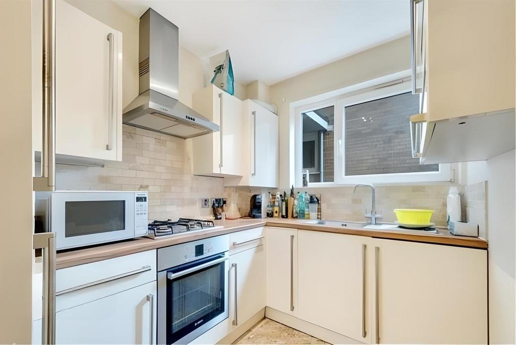 Hertford Lodge, Southfields, SW19 3 bed apartment to rent £2,495 pcm