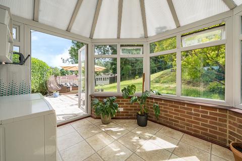 7 Benham Close, Coulsdon, CR5 1JB