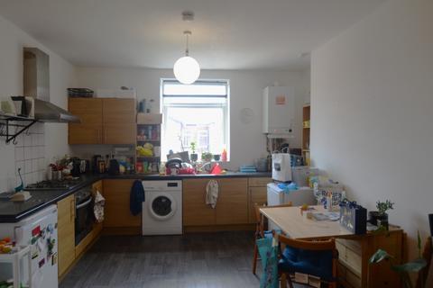 2 bedroom flat to rent, Egerton Road North, Manchester M16